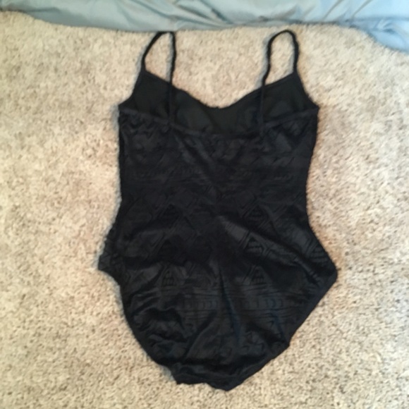 Liz Claiborne Black One Piece SwimSuit Crochet lace pattern Built-in Pad Size 10 - Picture 5 of 16